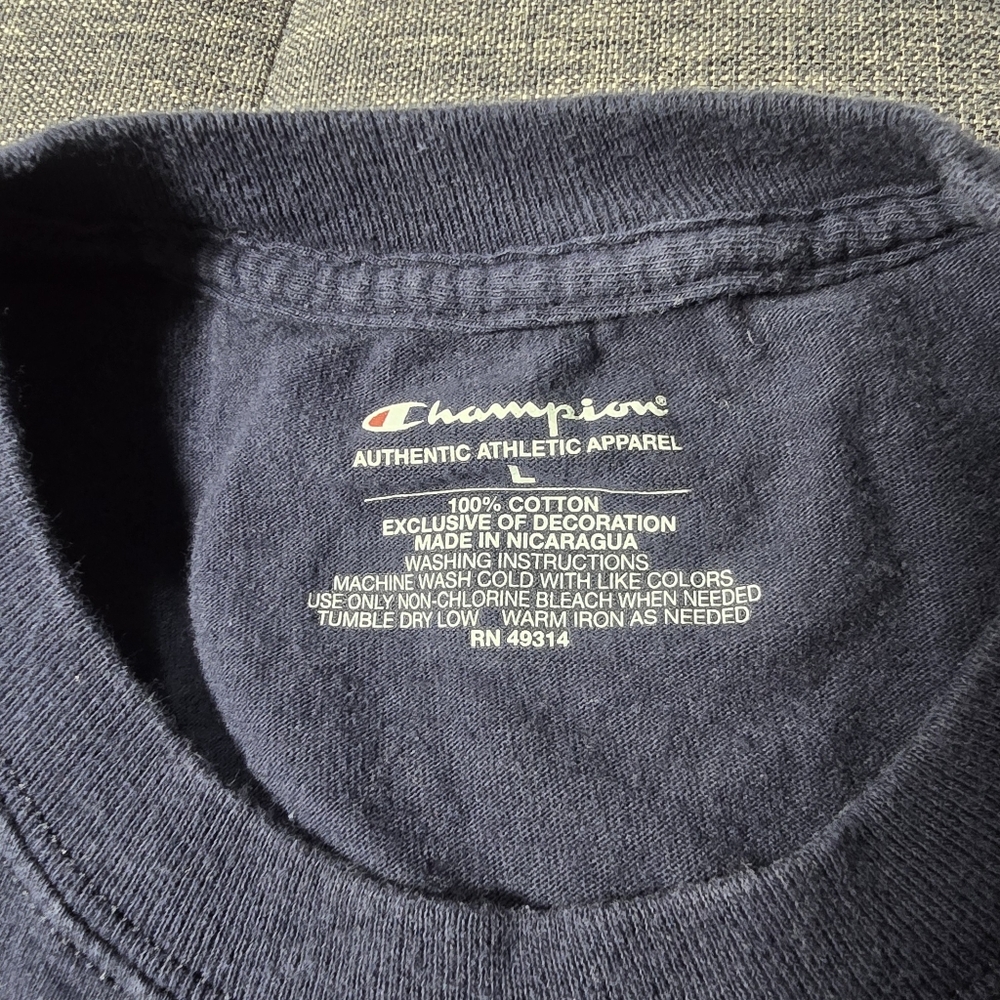 Champion Star Wars Navy Blue Size LARGE Graphic T-Shirt Short Sleeve Tee - Picture 5 of 6